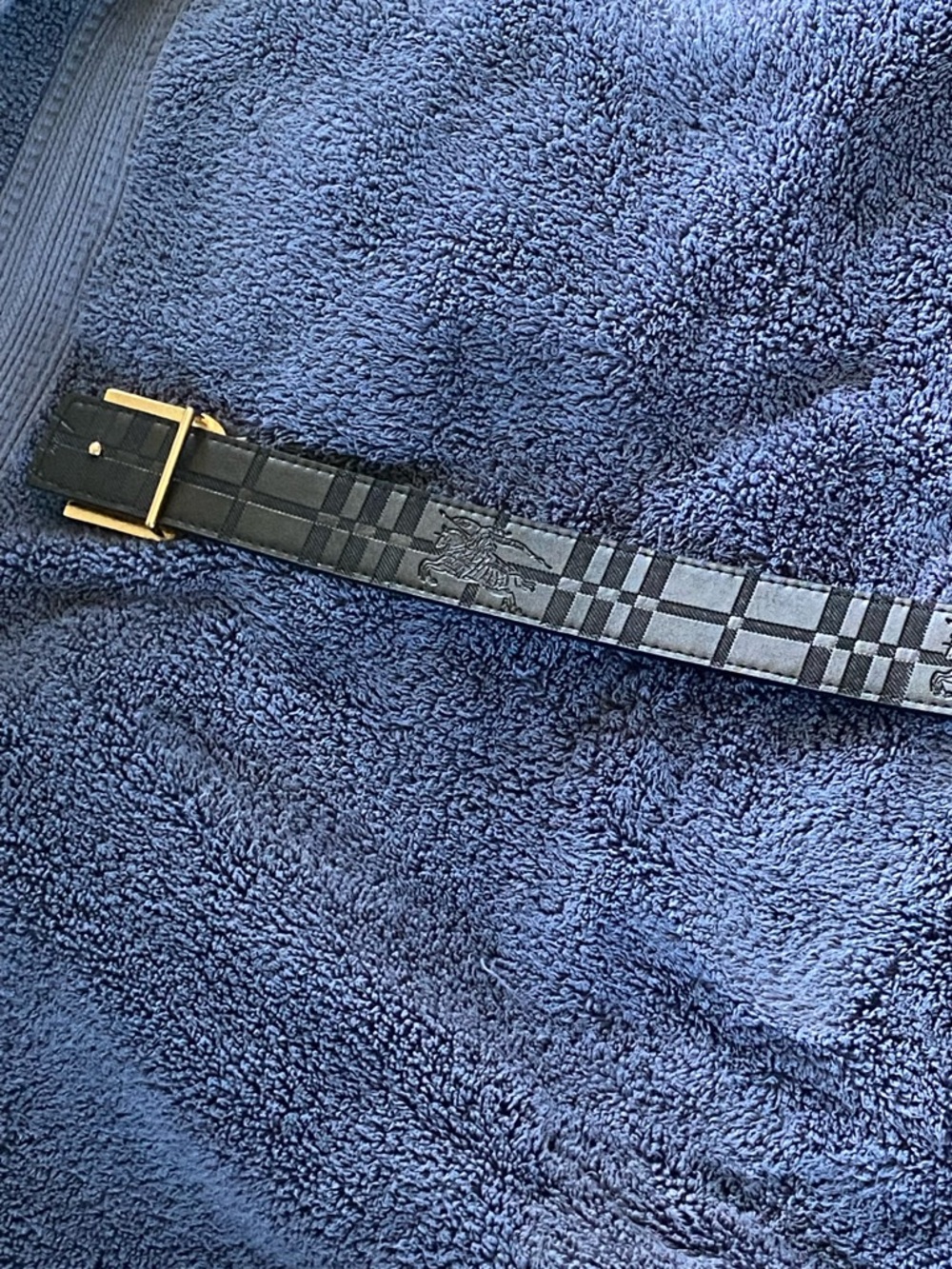 Reversable Burberry belt with gold “B” buckle. 115cm - Picture 6 of 8